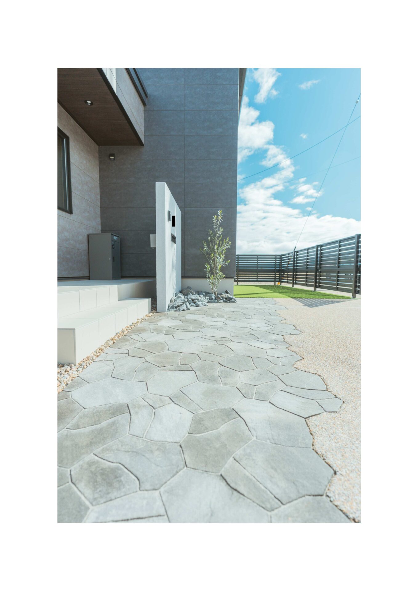 オシャレなアプローチ